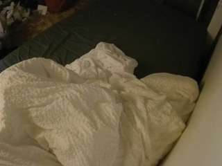 voyeurcam-julmodels-whitebed-4 webcam model stream image