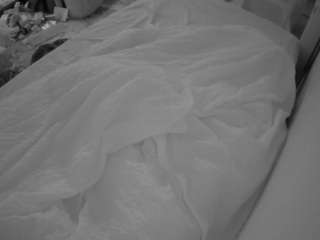 voyeurcam-julmodels-whitebed-4 webcam model stream image