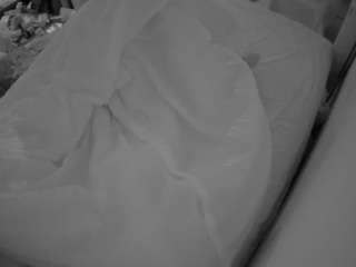 voyeurcam-julmodels-whitebed-4 webcam model stream image