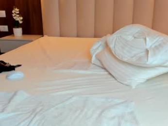 saradiamond01 webcam model stream image