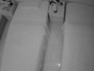 voyeurcam-julmodels-bed-5 webcam model stream image