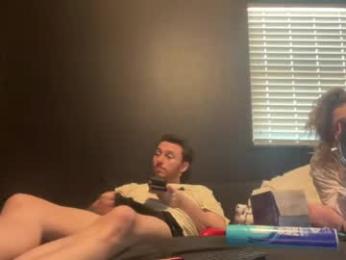 tallhungcloudyy webcam model stream image