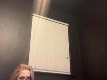 tallhungcloudyy webcam model stream image