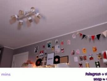 vivian_qwerty webcam model stream image