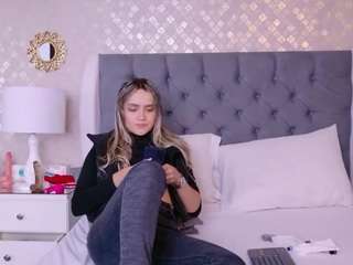 zoewillis webcam camsoda model stream image