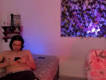 kylietimothee webcam model stream image