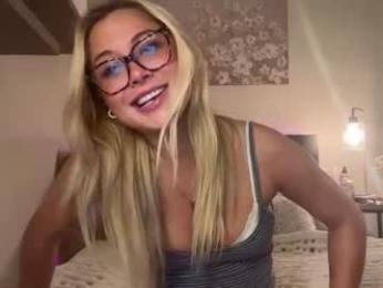 athenaaa8 webcam model stream image