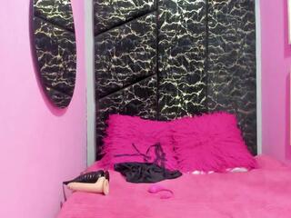 Alahia Evans webcam model stream image