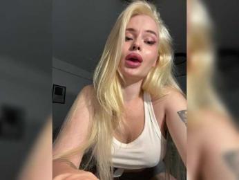VladaMais webcam model stream image