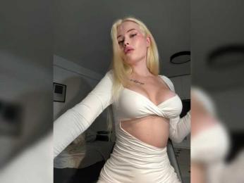VladaMais webcam model stream image