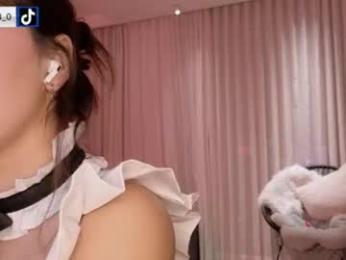 maxine_8 webcam model stream image