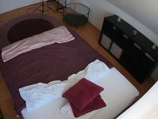voyeurcam-julmodels-whitebed-2 webcam model stream image
