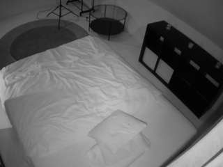 voyeurcam-julmodels-whitebed-2 webcam model stream image