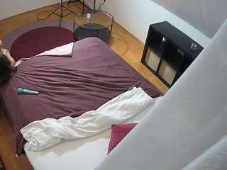 voyeurcam-julmodels-whitebed-2 webcam model stream image