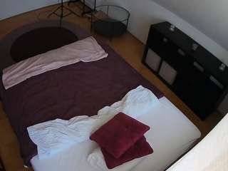 voyeurcam-julmodels-whitebed-2 webcam model stream image