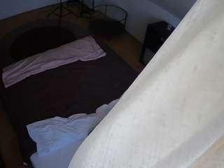 voyeurcam-julmodels-whitebed-2 webcam model stream image