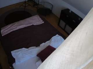 voyeurcam-julmodels-whitebed-2 webcam model stream image