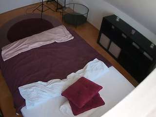 voyeurcam-julmodels-whitebed-2 webcam model stream image