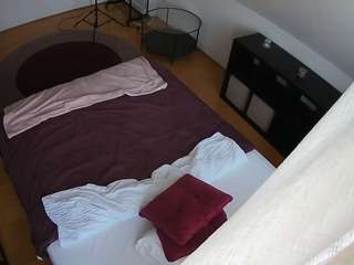 voyeurcam-julmodels-whitebed-2 webcam model stream image