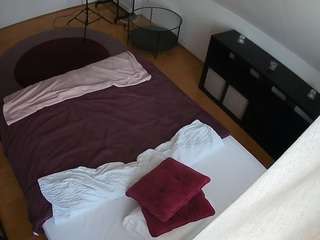 voyeurcam-julmodels-whitebed-2 webcam model stream image