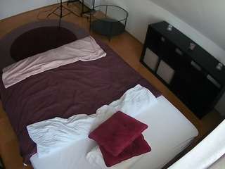 voyeurcam-julmodels-whitebed-2 webcam model stream image