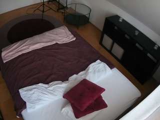 voyeurcam-julmodels-whitebed-2 webcam model stream image