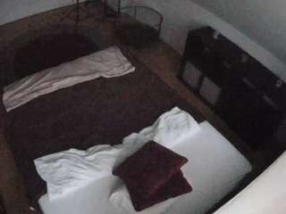 voyeurcam-julmodels-whitebed-2 webcam model stream image
