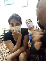 HoneyHush webcam model stream image