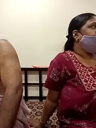 HoneyHush webcam stripchat model stream image