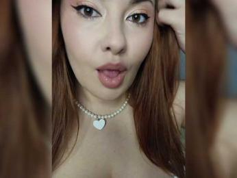 LaraMoon webcam model stream image