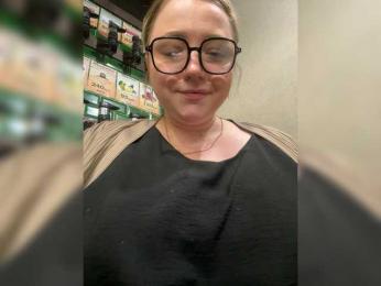 KiraMalina webcam model stream image