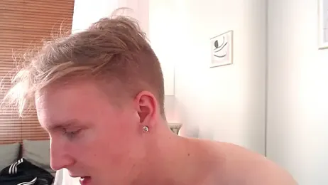 AlexxSweet webcam model stream image