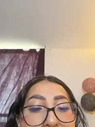 _QaraH webcam stripchat model stream image