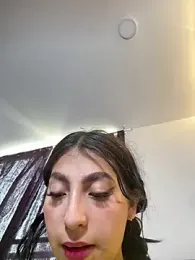 _QaraH webcam model stream image