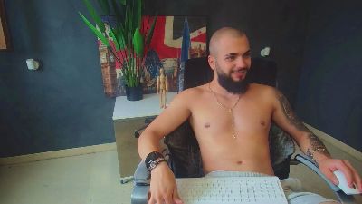 OscarWills webcam model stream image