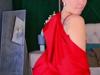 Ariel Miller webcam model stream image