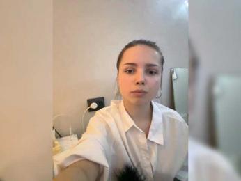 SoftElinaa webcam bongacams model stream image