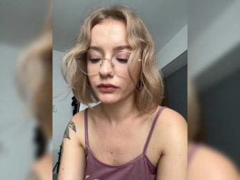 Annyyy webcam model stream image