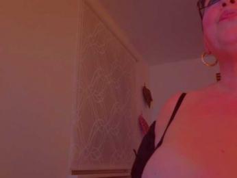 Connyat99 webcam model stream image