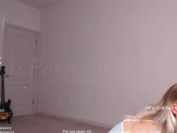 petitebrat webcam chaturbate model stream image