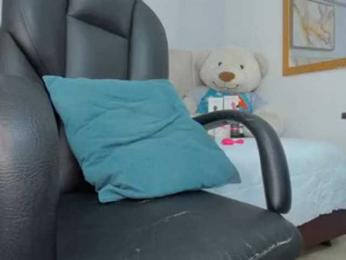 Aprile webcam bongacams model stream image