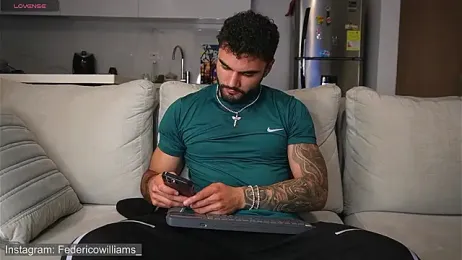 Derek_w webcam stripchat model stream image