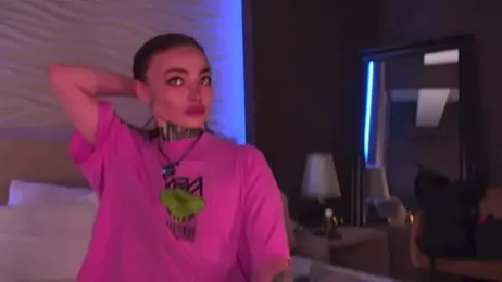 AriWild webcam model stream image