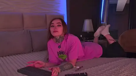 AriWild webcam model stream image