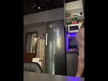 AriWild webcam model stream image