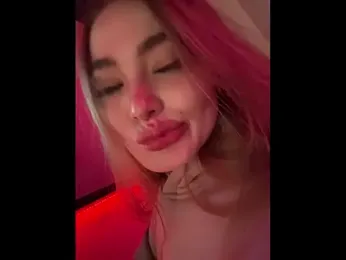 AriWild webcam model stream image