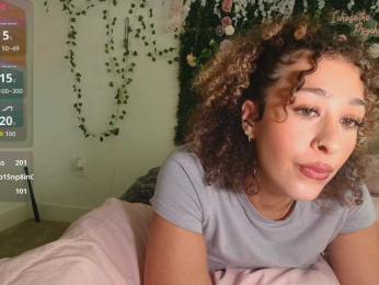 LyraCovee webcam model stream image