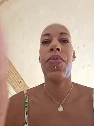 Goldenlace webcam model stream image