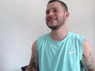 Aharon Valentino webcam model stream image