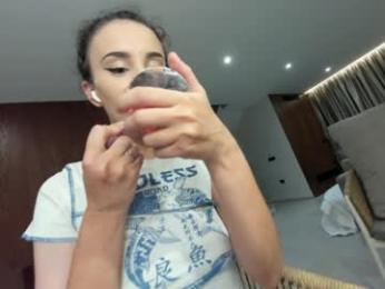 ehotlovea webcam chaturbate model stream image